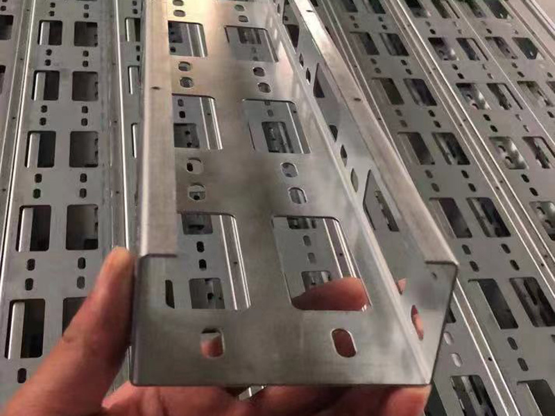 多空托盘式桥架