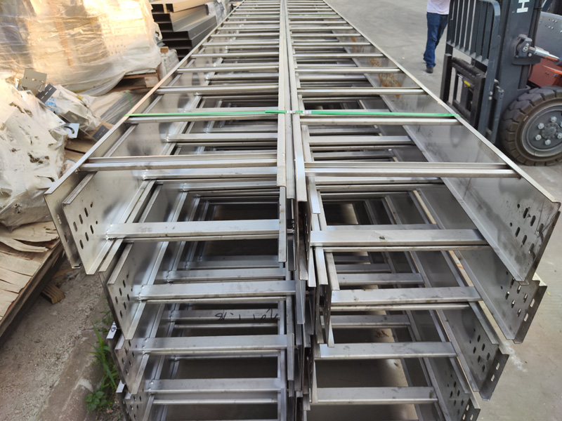 不锈钢大跨距桥架