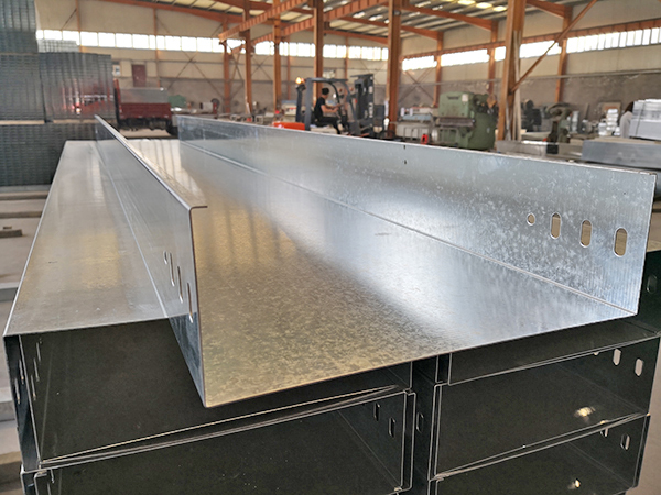 如何处理镀锌电缆桥架的接口表面